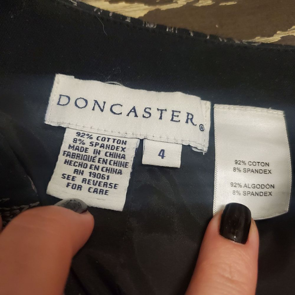Doncaster Embroidered Pencil Skirt Sz 4 - Picture 4 of 4